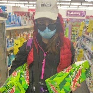 Meet your Posher, Lara